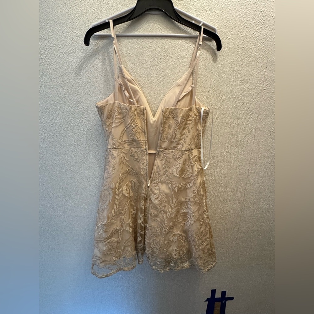Xtraordinary Juniors Elegant Cream Champagne Lace Mini V Neck Dress - Picture 2 of 6